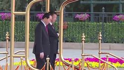 CLEAN : Xi Jinping greets Vietnamese counterpart in Beijing News Clip