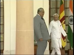 Foreign ministers in photo-op News Clip