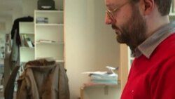 CLEAN : Belgian newspaper pioneers novel News Clip