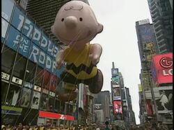 CU ZO WS Charlie Brown parade balloon on Thanksgiving Day parade, New York City, New York, USA Stock Footage