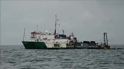 CLEAN : Indonesian divers struggle to reach AirAsia wreckage News Clip