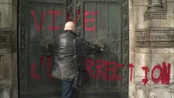 CLEAN : Sacre Coeur covered in graffiti News Clip