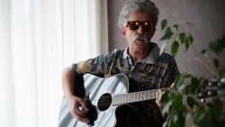 Man playing guitar. Stock Footage