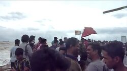 CLEAN : Cyclone slams into Bangladesh after mass News Clip