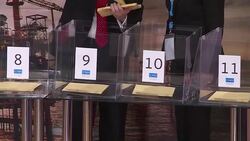 VOICED : Mexico adjudica dos campos petroleros de 14 News Clip