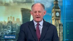 U.S. Growth Will Be  `Significantly Weaker' in 2020, SocGen Says News Clip