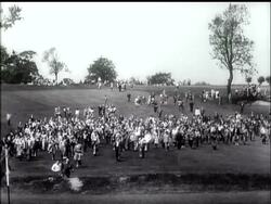 SPORT - MONTY GOES GOLFING News Clip