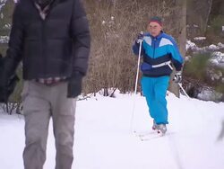 Englischer Garten, winter, man with ski, people, snow Stock Footage