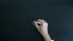 Hand drawing a lightbulb on chalkboard. Stock Footage