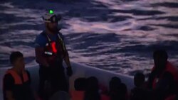 MOAS rescue migrants from the Mediterranean - Night rescue News Clip