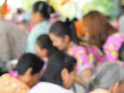 defocus : Thai people pour water on the hands of elders Stock Footage