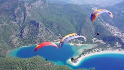 Enjoy the paragliding in Oludeniz. Stock Footage