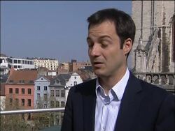 Political parties react to government''s resignation News Clip