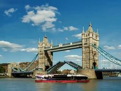 Time-lapse of Tower Bridge opening, London Stock Footage