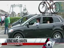 With Hurricane Irene predicted to make landfall in southern New England on Sunday, tourists lined up to take the last ferries of Martha''s Vineyard. Instructional Video
