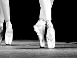 dance on pointe Stock Footage