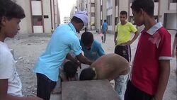 CLEAN : Aden residents queue for water and petrol News Clip