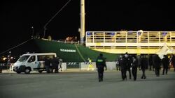 CLEAN : Italy migrant ghost ship arrives in port News Clip