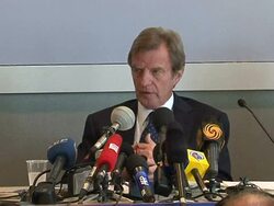 CLEAN:ÃƒÂŠFrance seeks prompt release of Somalia captives News Clip