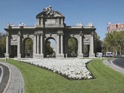 Alcala Gate in Independence Square, Madrid, Spain Stock Footage