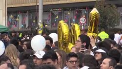 CLEAN : Bogota residents gather to await signature of peace deal News Clip