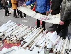MS Second hand painting and calligraphy market / xi'an, shaanxi, china Stock Footage