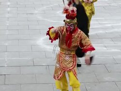 MS TS Chinese folk artist dresses as Monkey King to performing in Tang Paradise during chinese spring festival AUDIO / xi'an, shaanxi, china Stock Footage