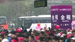CLEAN : Beijing marathon runners brave News Clip