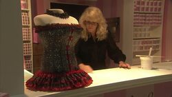 Bespoke wedding cakes that are out of this world ! News Clip