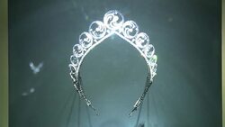 VOICED : La alta joyeria brilla en Paris News Clip