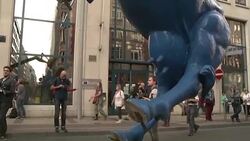 VOICED : Miles protestan en Bruselas contra tratados con EEUU y Canada News Clip