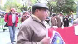 VOICED : Bolivianos endurecen huelga News Clip