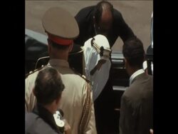 SYND 31 7 74 KING FAISAL MEETS PRESIDENT SADAT News Clip