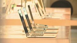 CLEAN : Gangsters hit Paris Apple Store News Clip