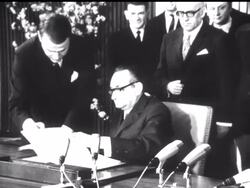 PROVISIONAL SIGNING OF BERLIN AGREEMENT, EAST AND WEST BERLIN - MUTE News Clip