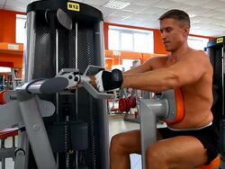 Body builder - Seated row Stock Footage