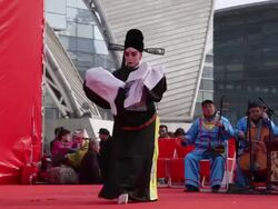 MS PAN TS Chinese folk artists performing traditional opera at temple fair to celebrate chinese spring festival AUDIO / xi'an, shaanxi, china Stock Footage