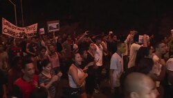 VOICED : Favela de Rio protesta News Clip