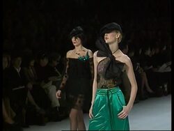 ENTERTAINMENT DAILY ENT4- PARIS FASHION News Clip