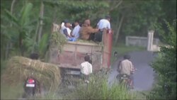 Huge volcanic blast, more Indonesians flee News Clip