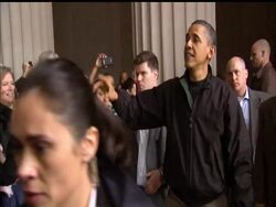 President Barack Obama made the short trip from the White House to the Lincoln Memorial on Saturday to make clear that national parks and monuments are open for business. (April 9) News Clip