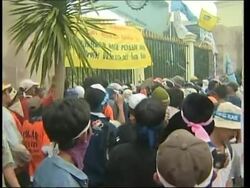 Police clash with protesters during demo against reforms on labour law Instructional Video