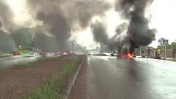 CLEAN : Burkina Faso residents block roads to protest coup News Clip