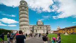 Time Lapse, Crowd walking at Leaning Tower of Pisa, Italy Stock Footage