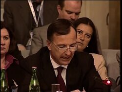 Intl conference on reducing nuclear threat; Schultz, Gorbachev News Clip