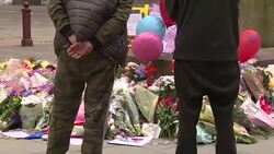 CLEAN : Manchester pays tribute to attack victims News Clip