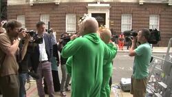 Media pack outside hospital grows larger as world awaits royal birth News Clip