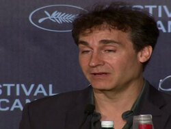 INTERVIEW: Doug Liman on the process and experience of directing Sean Penn and the unusual Invasion of the Body Snatchers quality of his acting ability Stock Footage