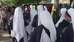 CLEAN : Philadelphia crowd basks in popes love News Clip