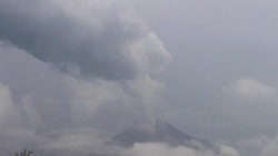 CLEAN : Mexico evacuates hundreds as volcano spews lava News Clip